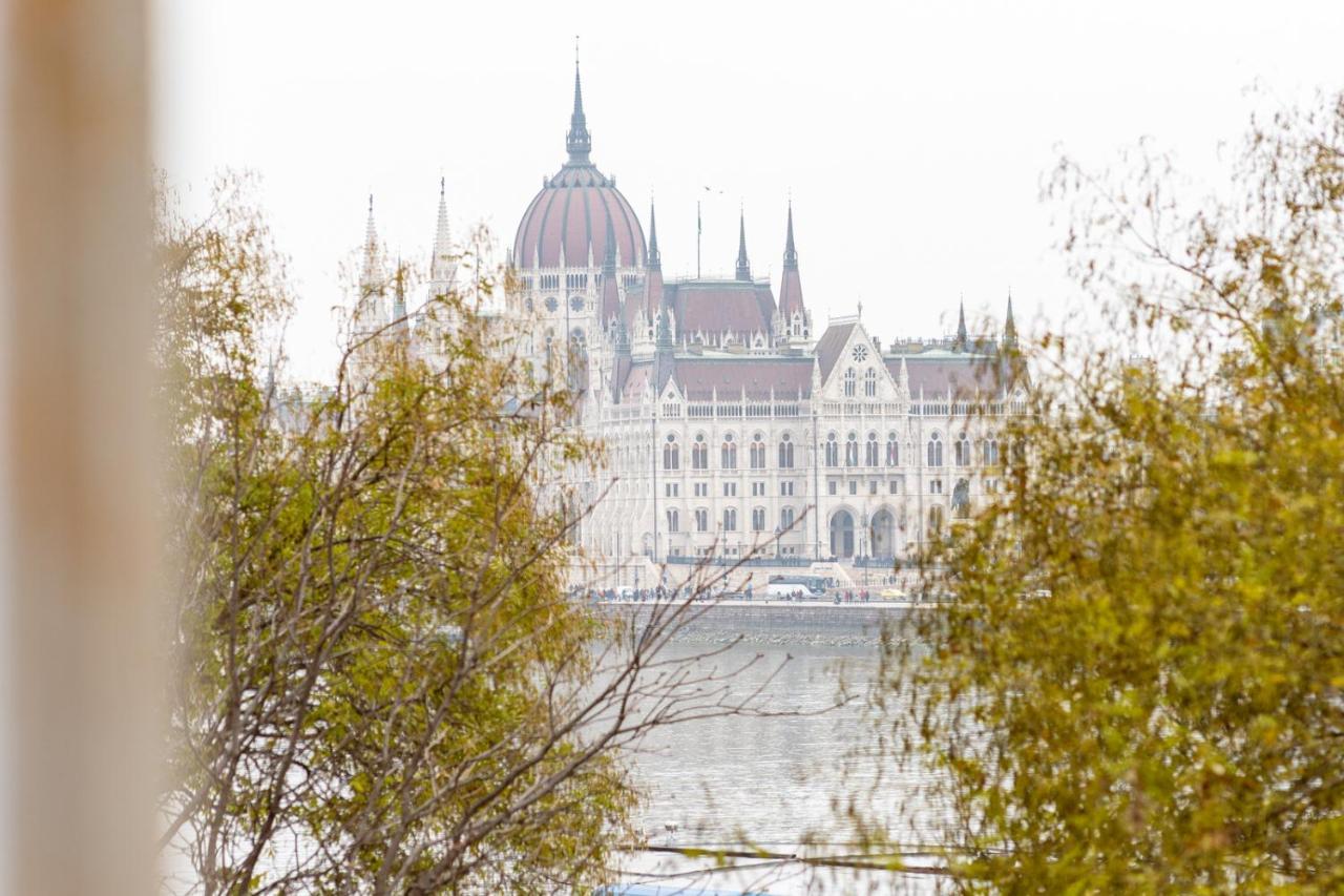 Danube Waterfront View At Chain Bridge Budapest Exterior foto