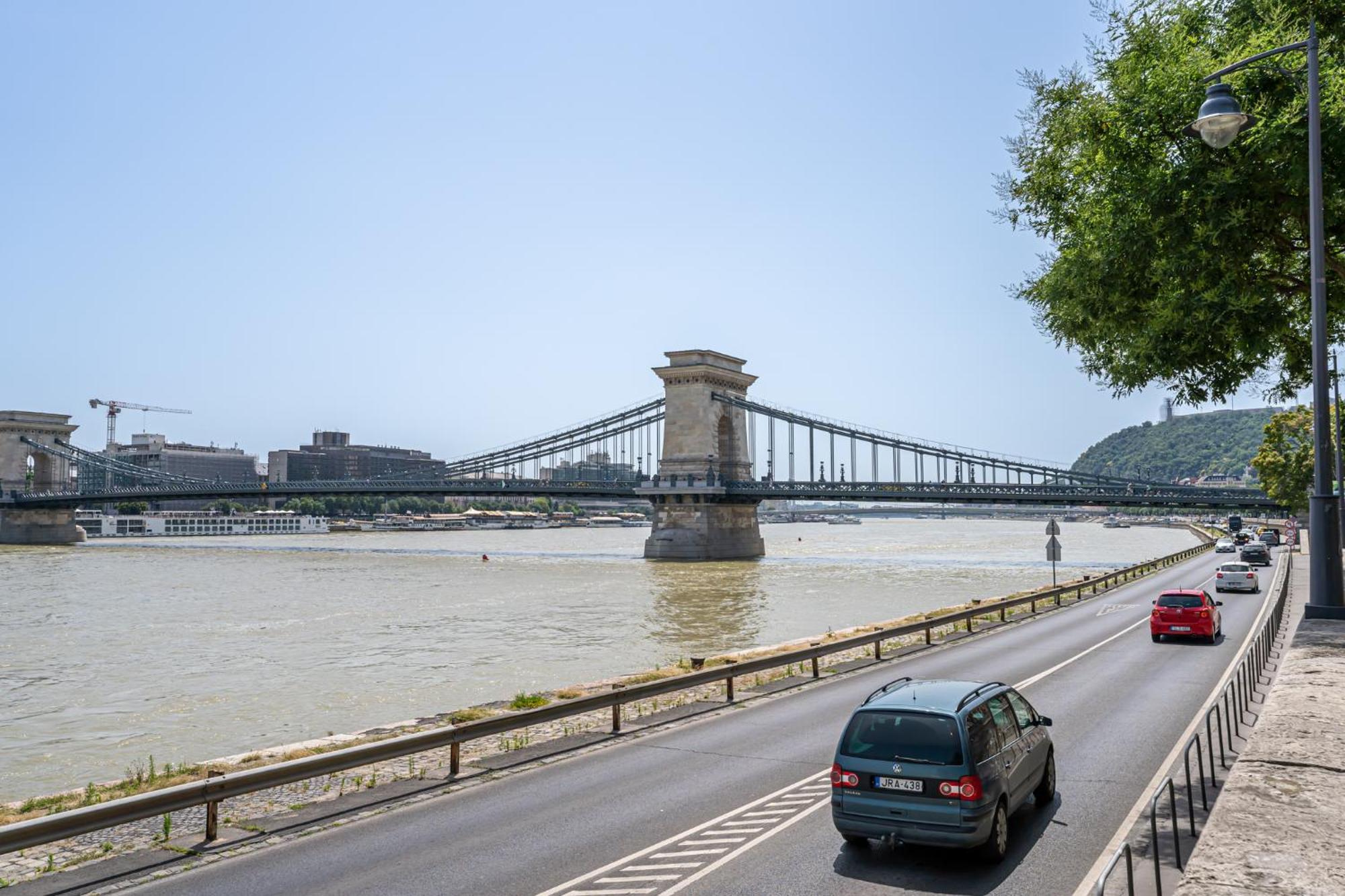 Danube Waterfront View At Chain Bridge Budapest Exterior foto